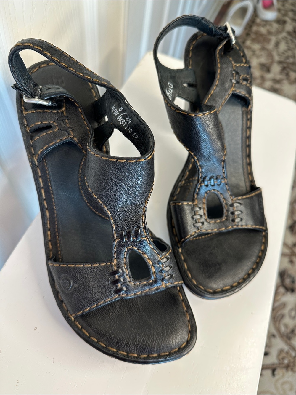 Born Black Leather Women’s Heeled Sandals with Contrast Stitching - Picture 3 of 4